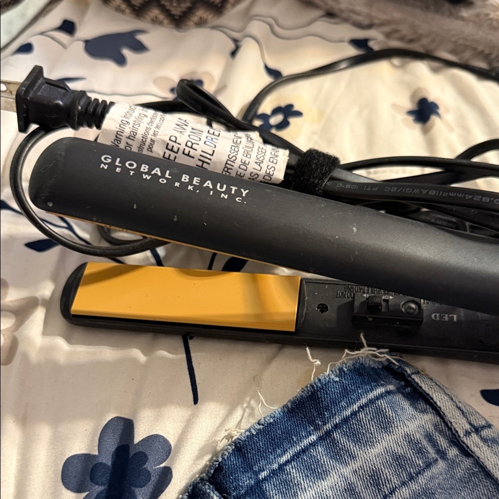 Global Beauty Black and Gold Hair Straightener